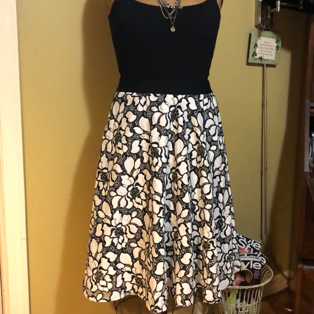 A line skirt with elastic waist and back zipper
